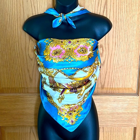 34” x 35” polyester Zhen Qing scarf. - Picture 2 of 7